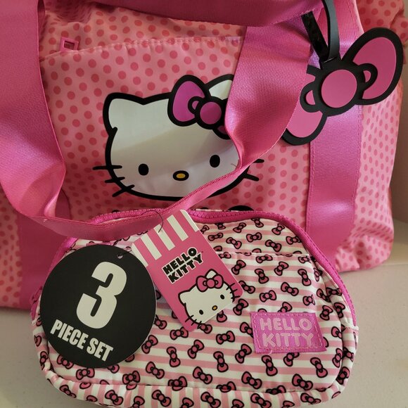 Hello Kitty Duffle 3 Piece Set (Duffle bag, bum bag, and bow luggage tag) - Picture 7 of 11